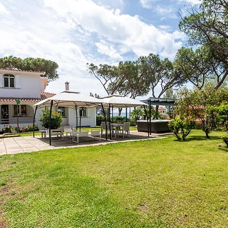 Beachfront Marina Villa *